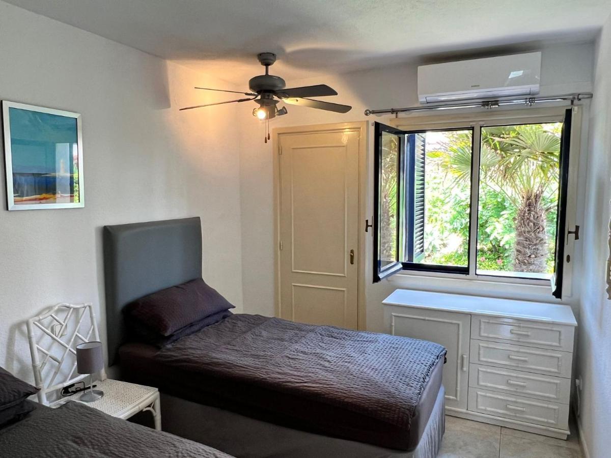 Newly Renovated 2 Bedroom Beachfront House Ситио-де-Калаонда Экстерьер фото