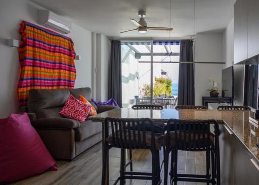 Newly Renovated 2 Bedroom Beachfront House Ситио-де-Калаонда Экстерьер фото