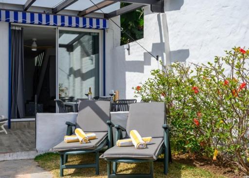 Newly Renovated 2 Bedroom Beachfront House Ситио-де-Калаонда Экстерьер фото