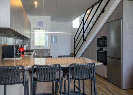 Newly Renovated 2 Bedroom Beachfront House Ситио-де-Калаонда Экстерьер фото